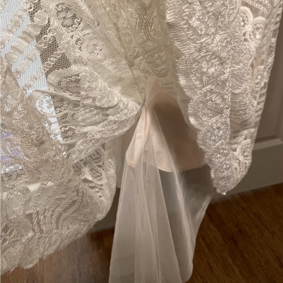 Wtoo Lace and Silk underlay Ivory Wedding Dress - Picture 5 of 13